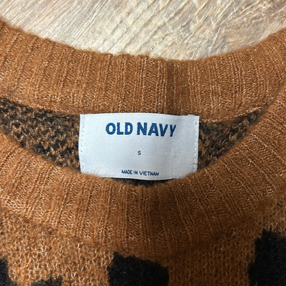 Women’s Leopard Sweater - Picture 2 of 3